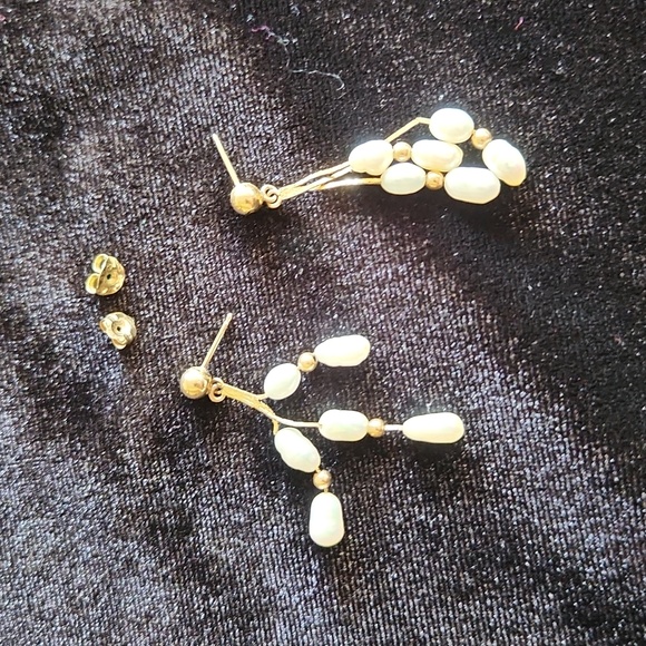 14k gold, fresh water pearl dangle earrings - Picture 2 of 2